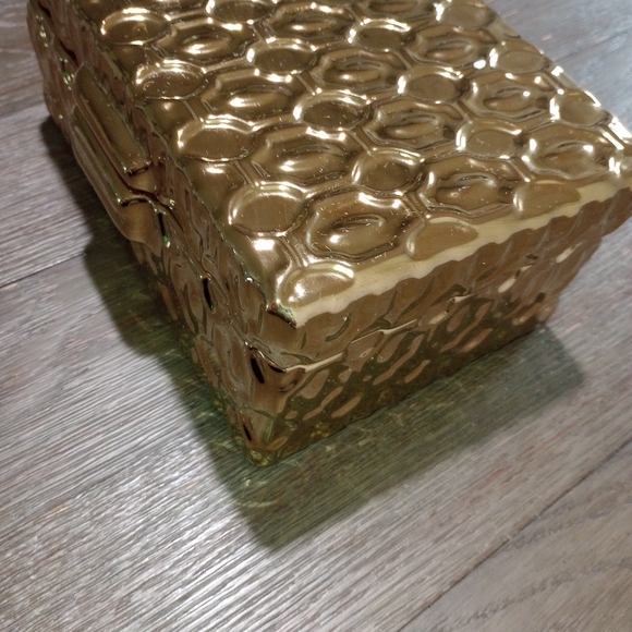 Golden accent box - Picture 3 of 10